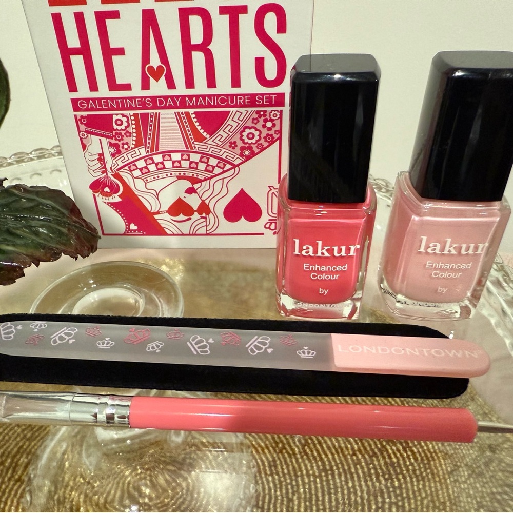 Londontown Queen of Hearts Galentine's Day Set - Pink and Red - Picture 2 of 4
